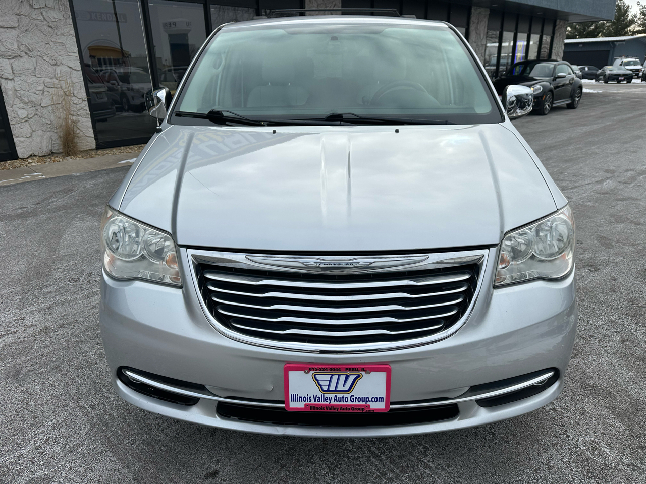 Chrysler Town & Country Touring-L 2012