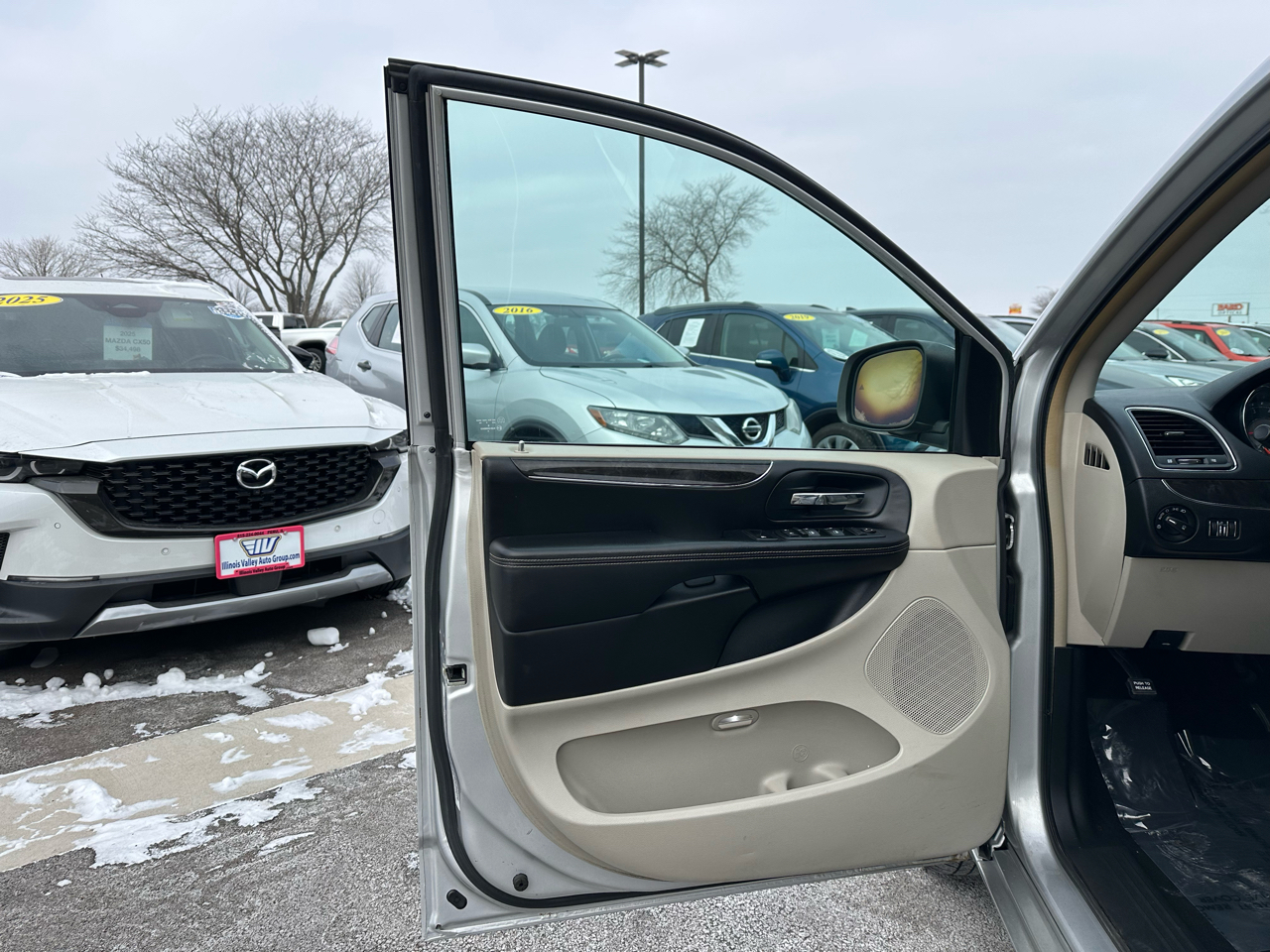 Chrysler Town & Country Touring-L 2012