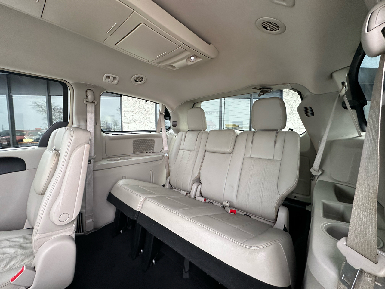 Chrysler Town & Country Touring-L 2012