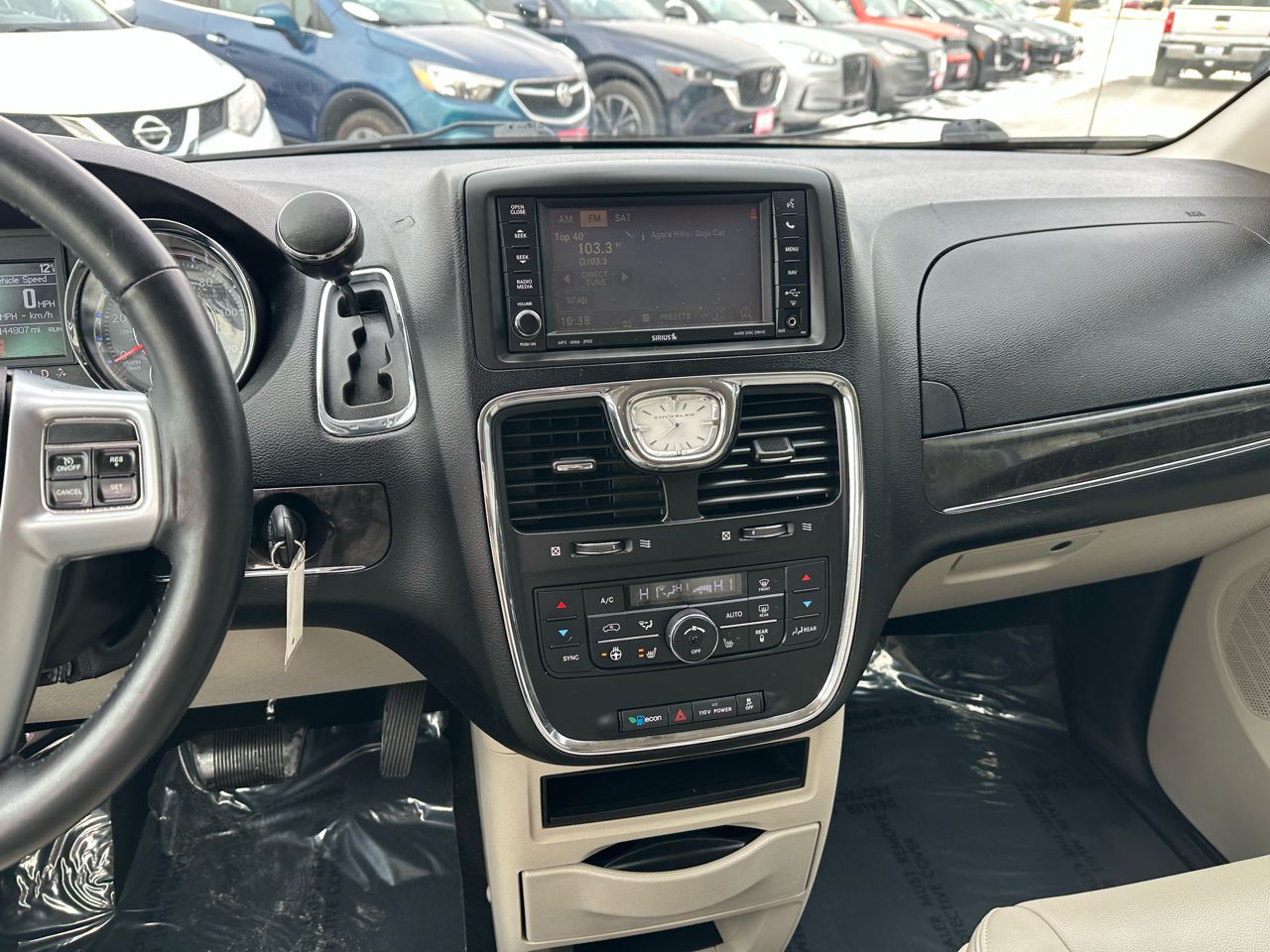 Chrysler Town & Country Touring-L 2012