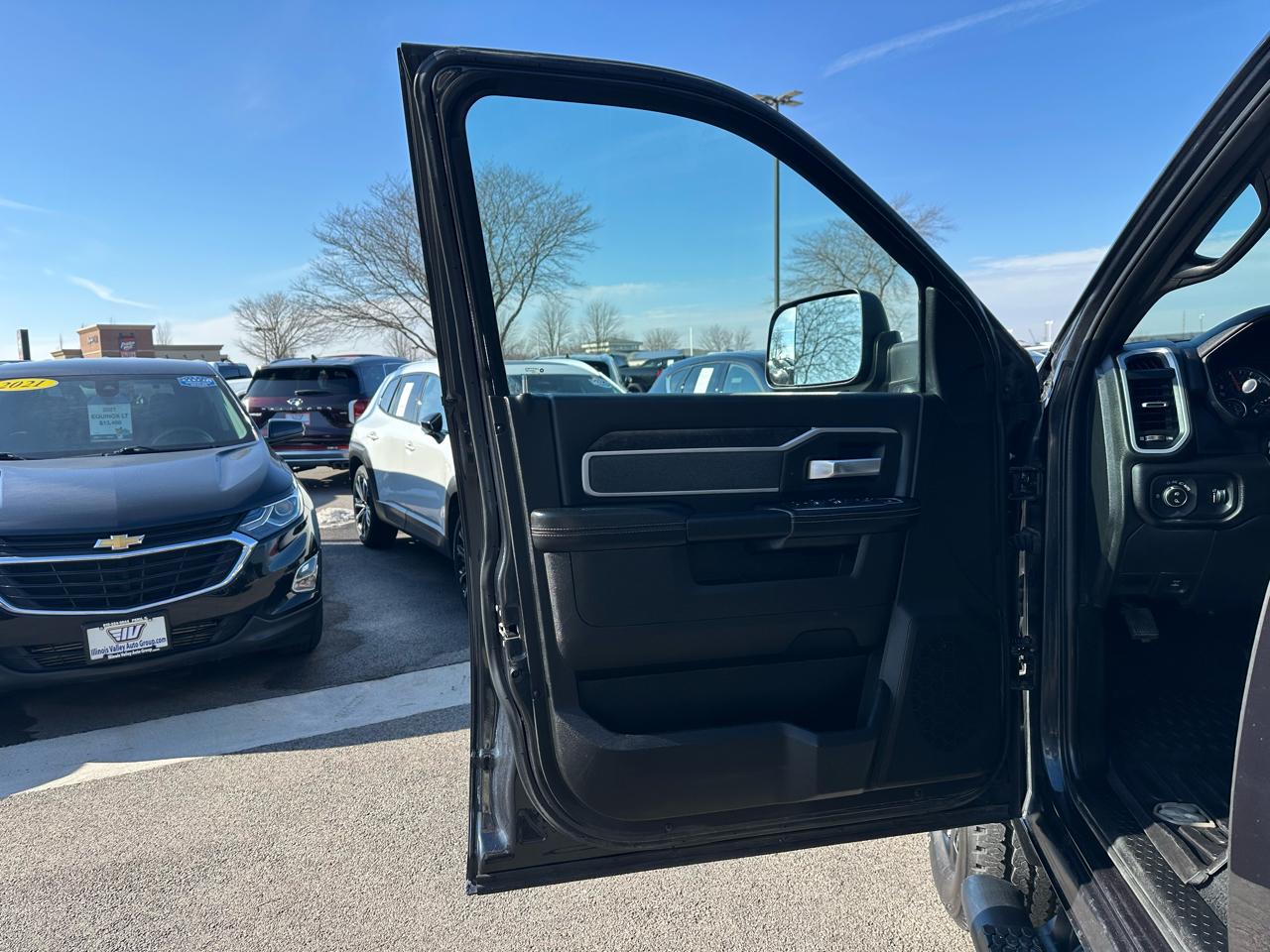 RAM 3500 Big Horn Crew Cab LWB 4WD 2022