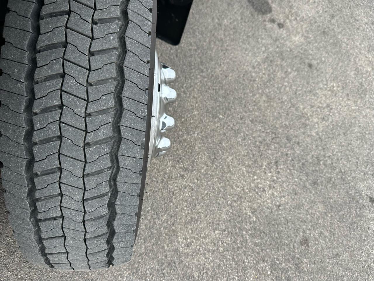 Ford F-550 Regular Cab DRW 2WD 2011