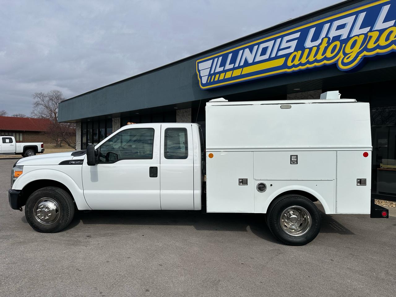 Ford F-350 SD XL SuperCab 2WD DRW 2011