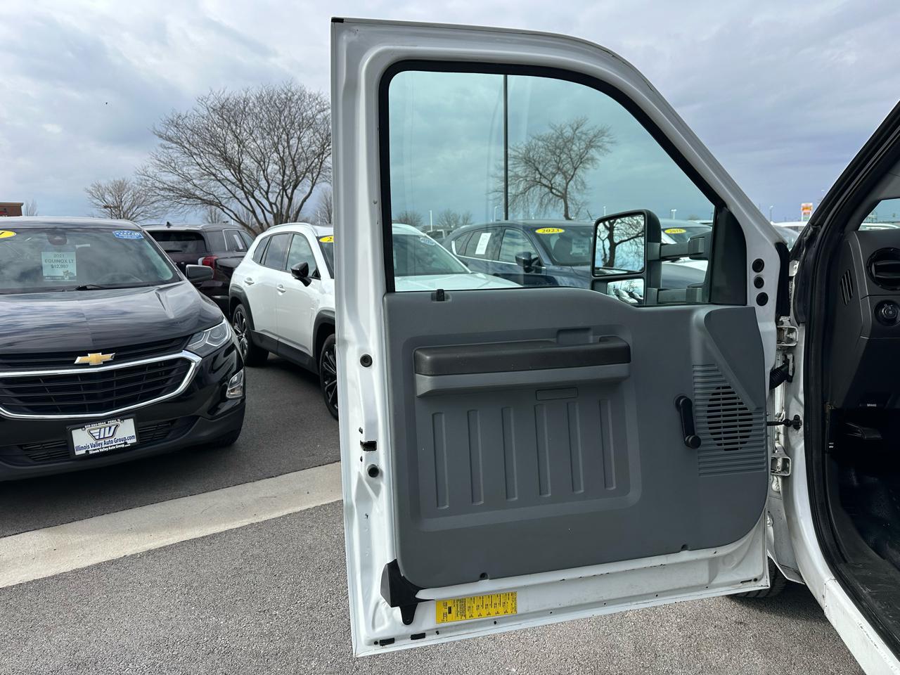 Ford F-350 SD XL SuperCab 2WD DRW 2011