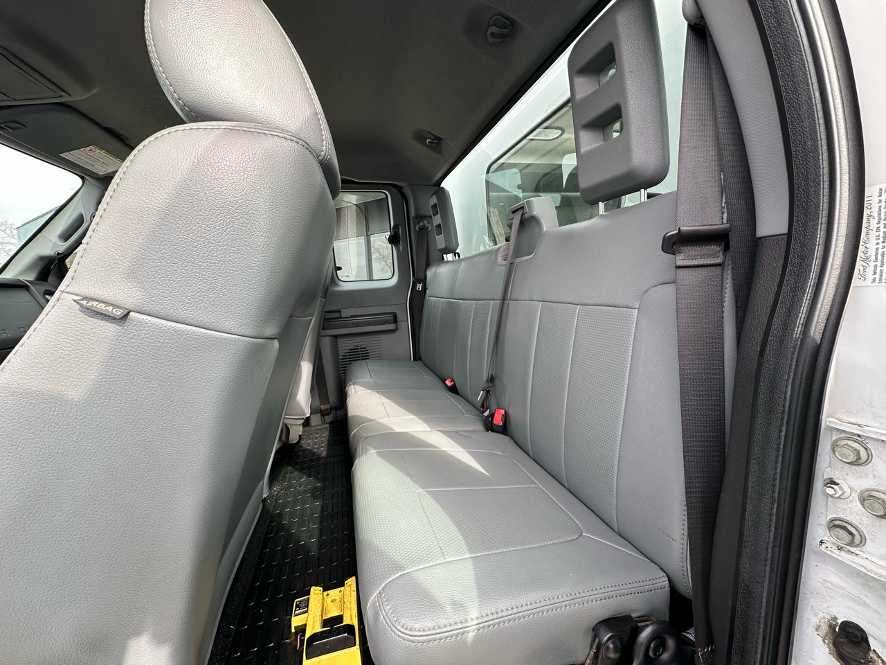 Ford F-350 SD XL SuperCab 2WD DRW 2011