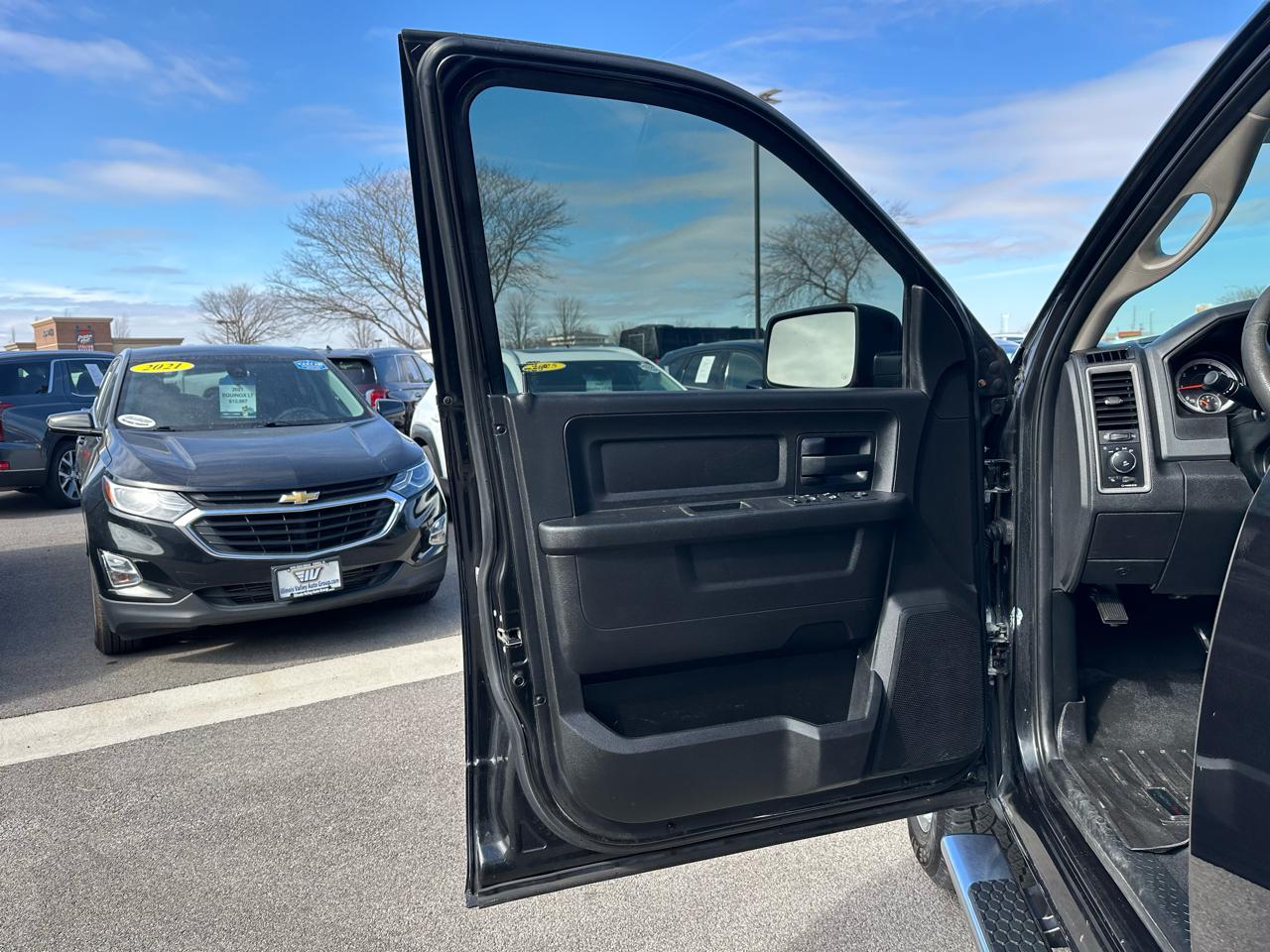 RAM 1500 Tradesman Crew Cab SWB 4WD 2018