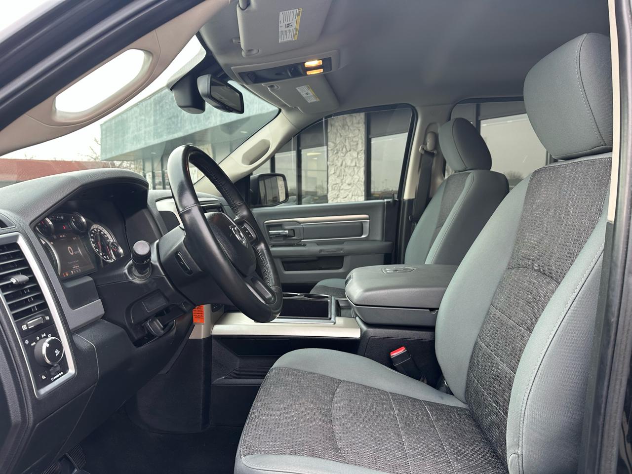 RAM 1500 SLT Crew Cab SWB 4WD 2015