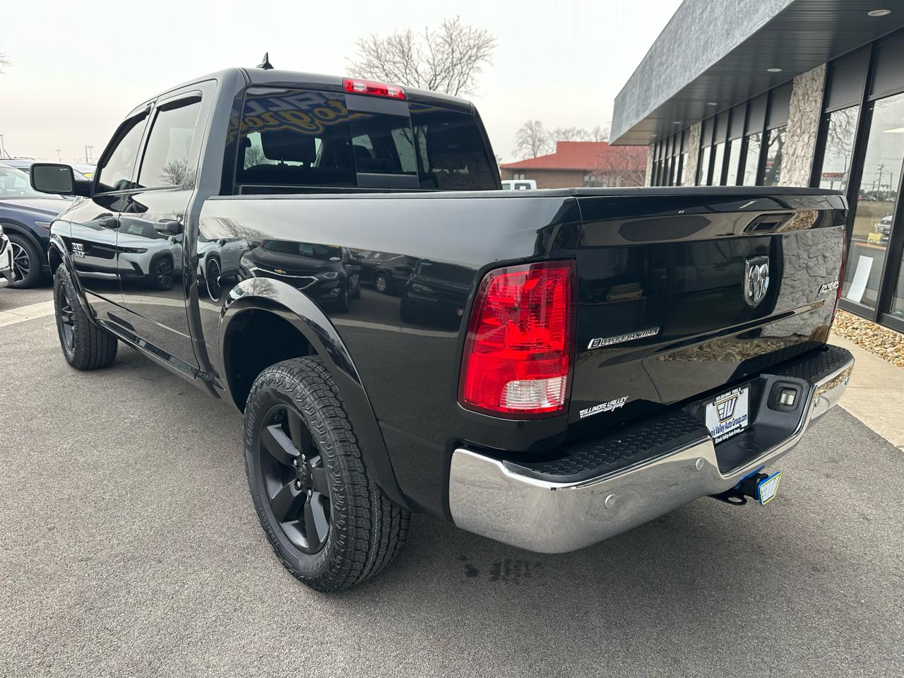 RAM 1500 SLT Crew Cab SWB 4WD 2015