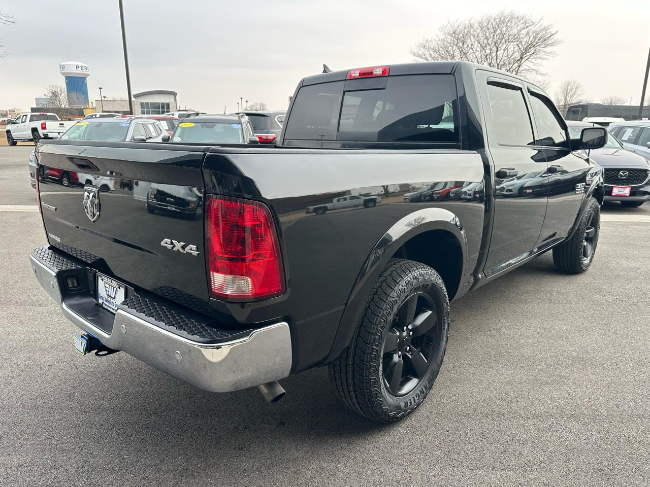 RAM 1500 SLT Crew Cab SWB 4WD 2015