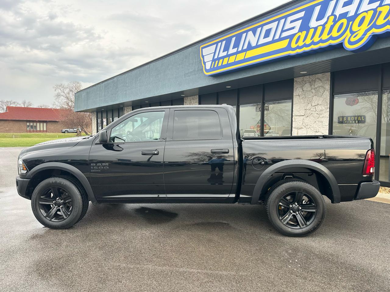 RAM 1500 Classic Warlock 4x4 Crew Cab 5'7" Box 2024