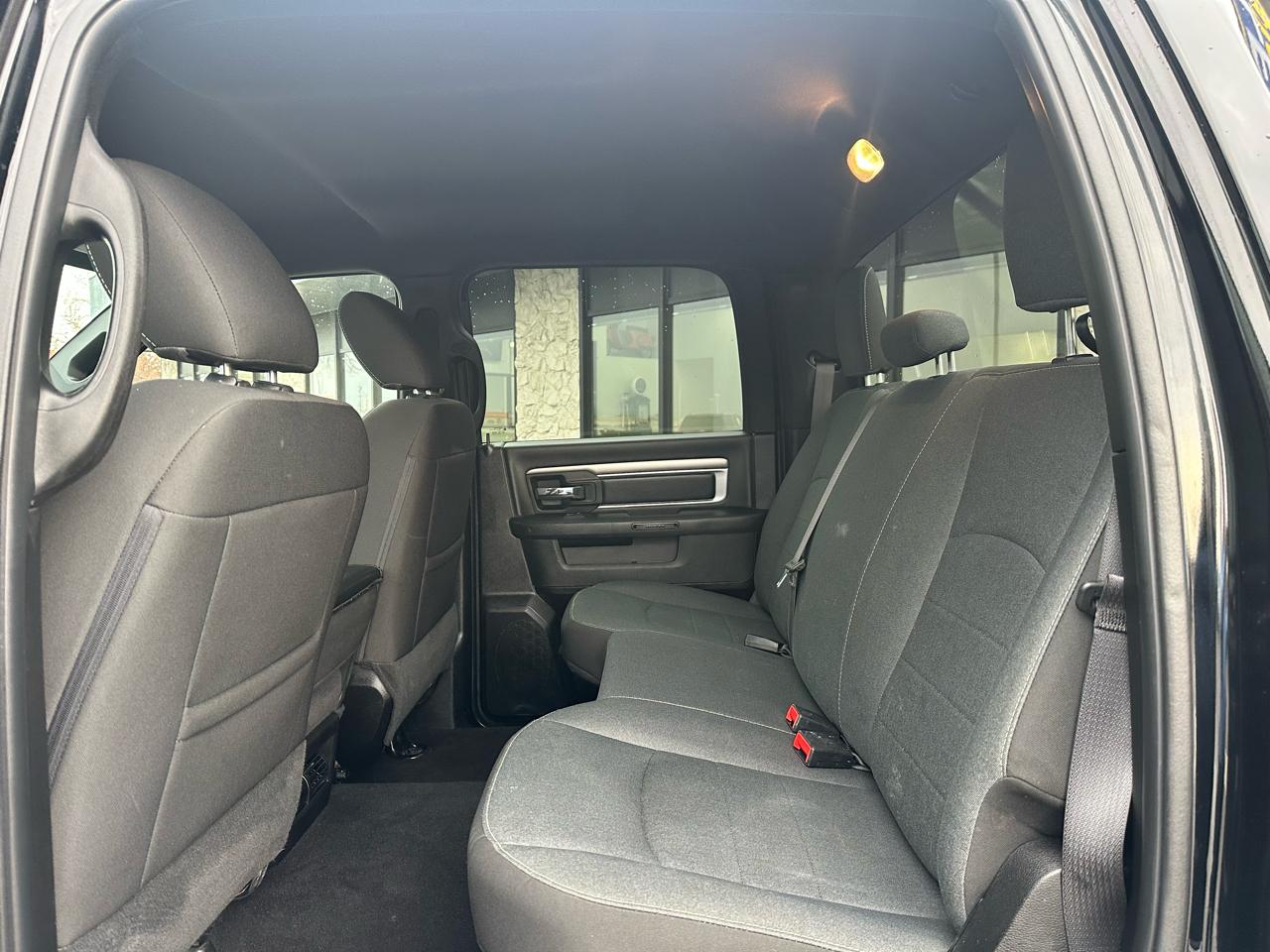 RAM 1500 Classic Warlock 4x4 Crew Cab 5'7" Box 2024