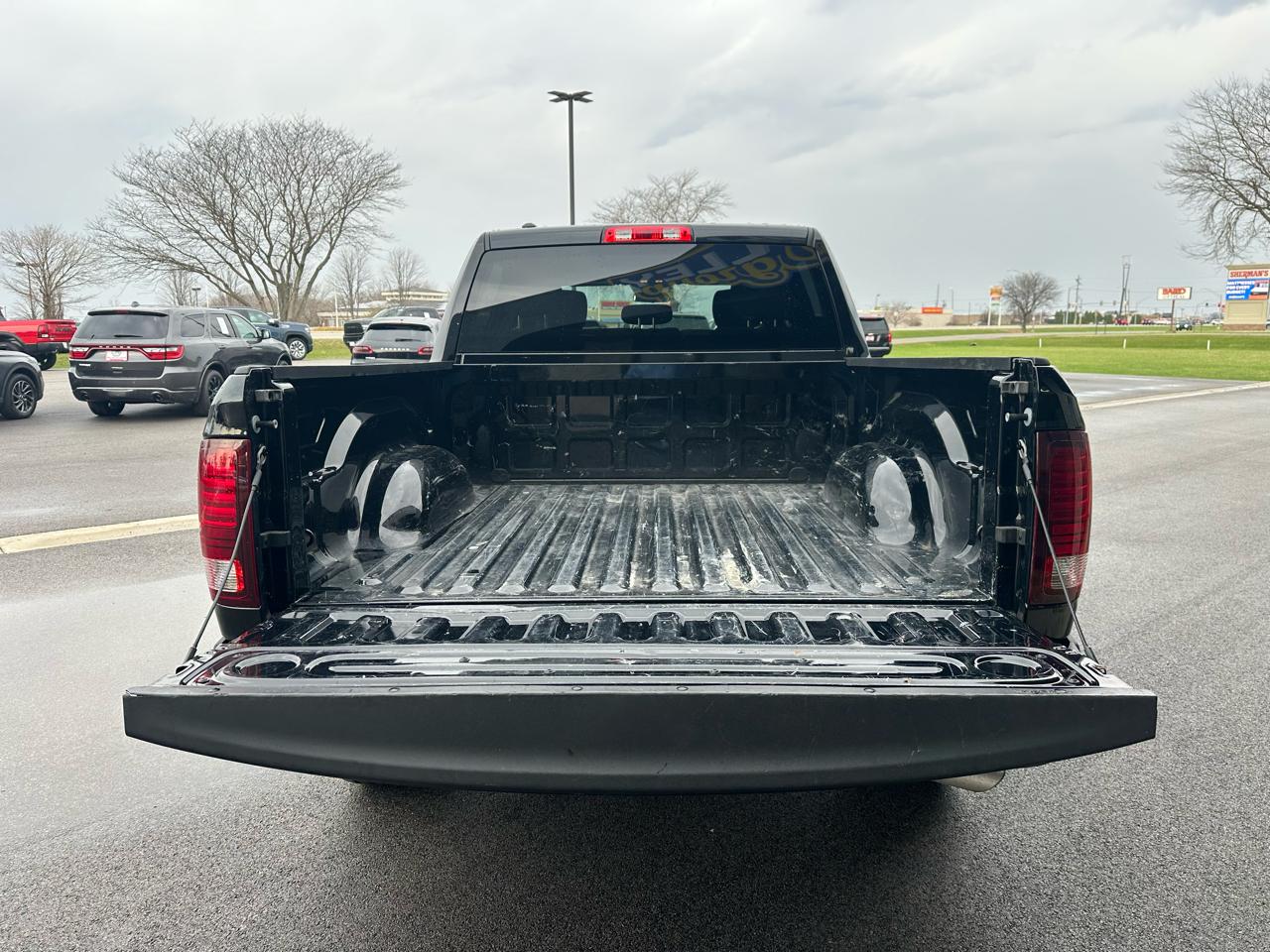 RAM 1500 Classic Warlock 4x4 Crew Cab 5'7" Box 2024