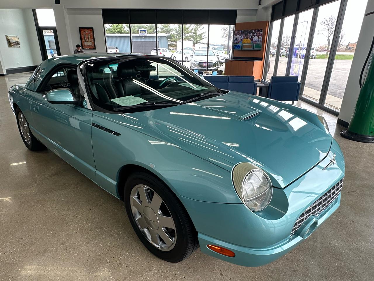 Ford Thunderbird Deluxe 2002