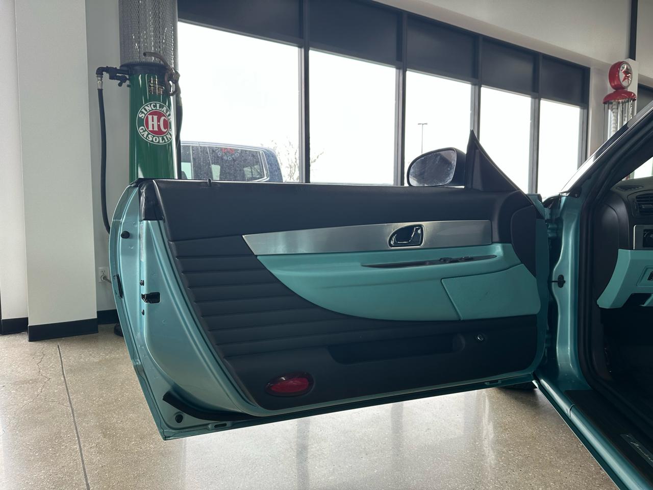 Ford Thunderbird Deluxe 2002