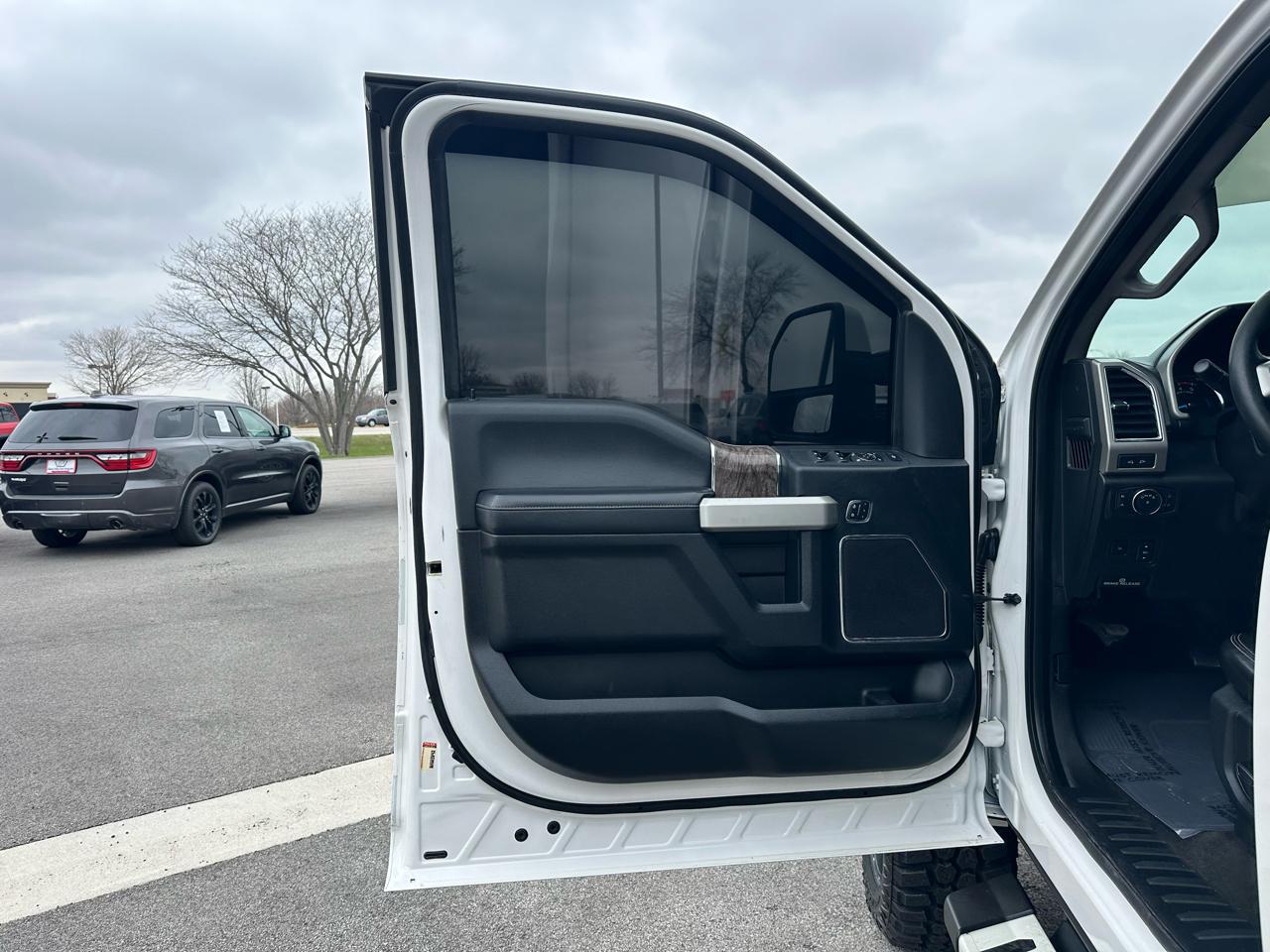 Ford F-350 SD Lariat Crew Cab 4WD 2018