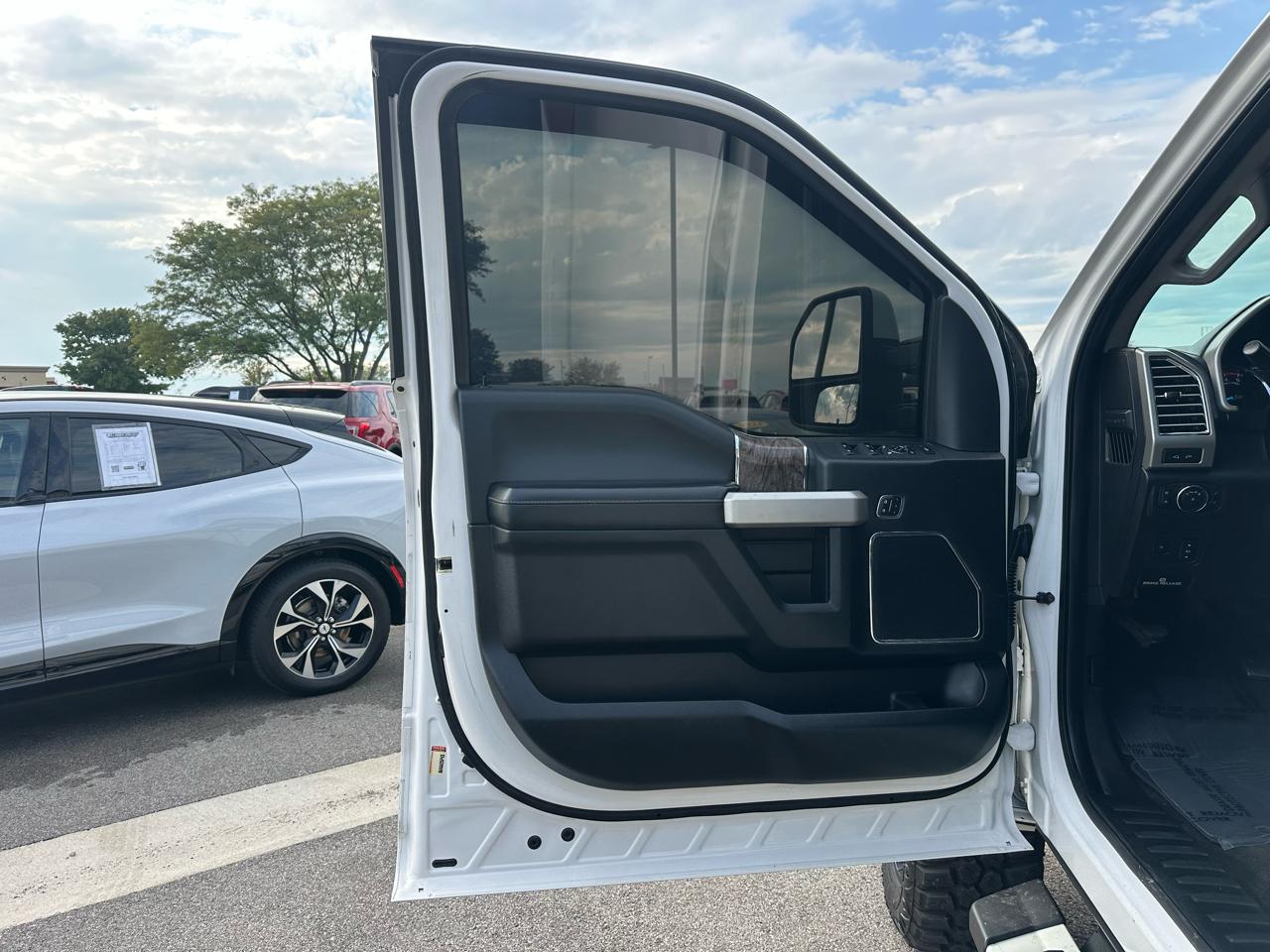Ford F-350 SD Lariat Crew Cab 4WD 2018