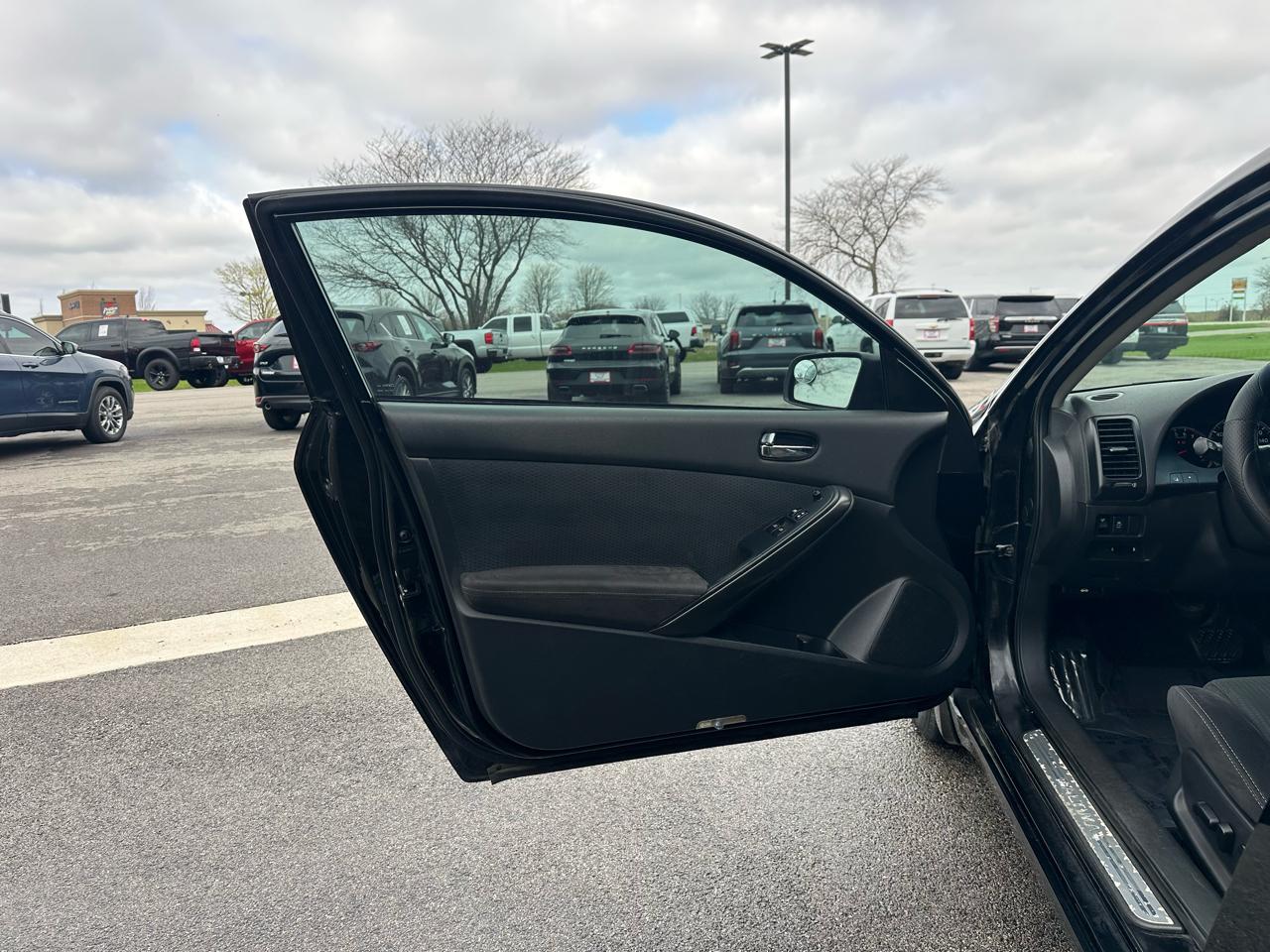 Nissan Altima 2.5 S Coupe 2011