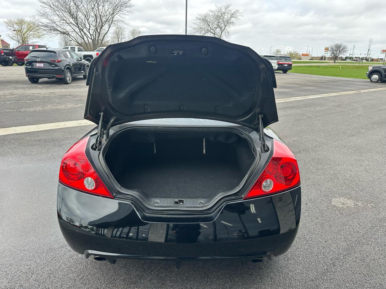 Nissan Altima 2.5 S Coupe 2011