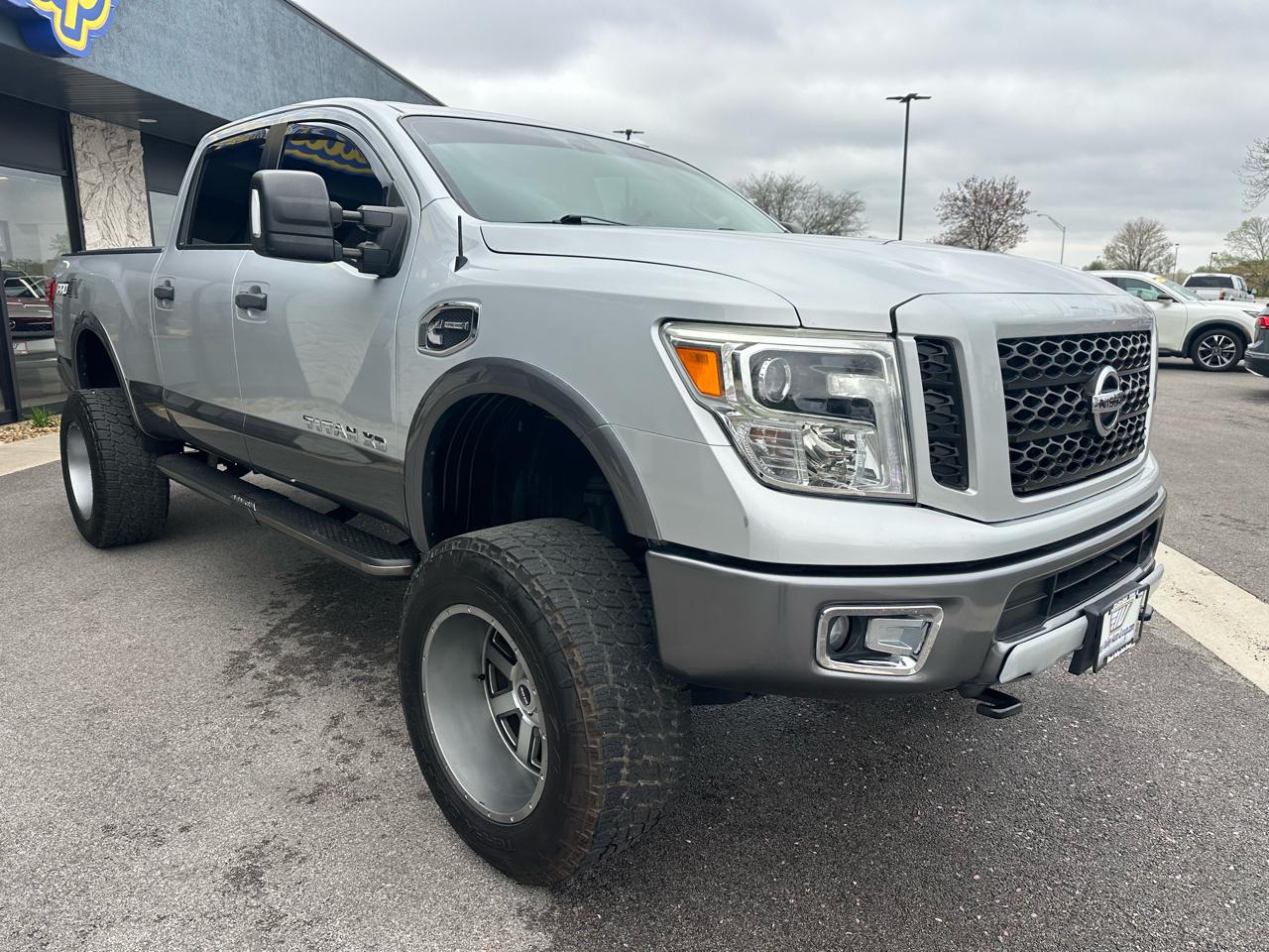 Nissan Titan XD PRO-4X 4WD Diesel 2017