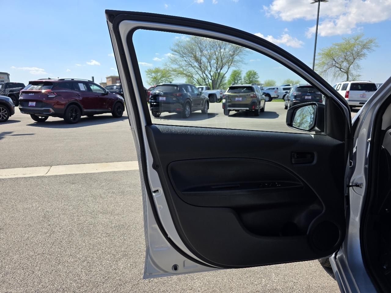 Mitsubishi Mirage ES 2024