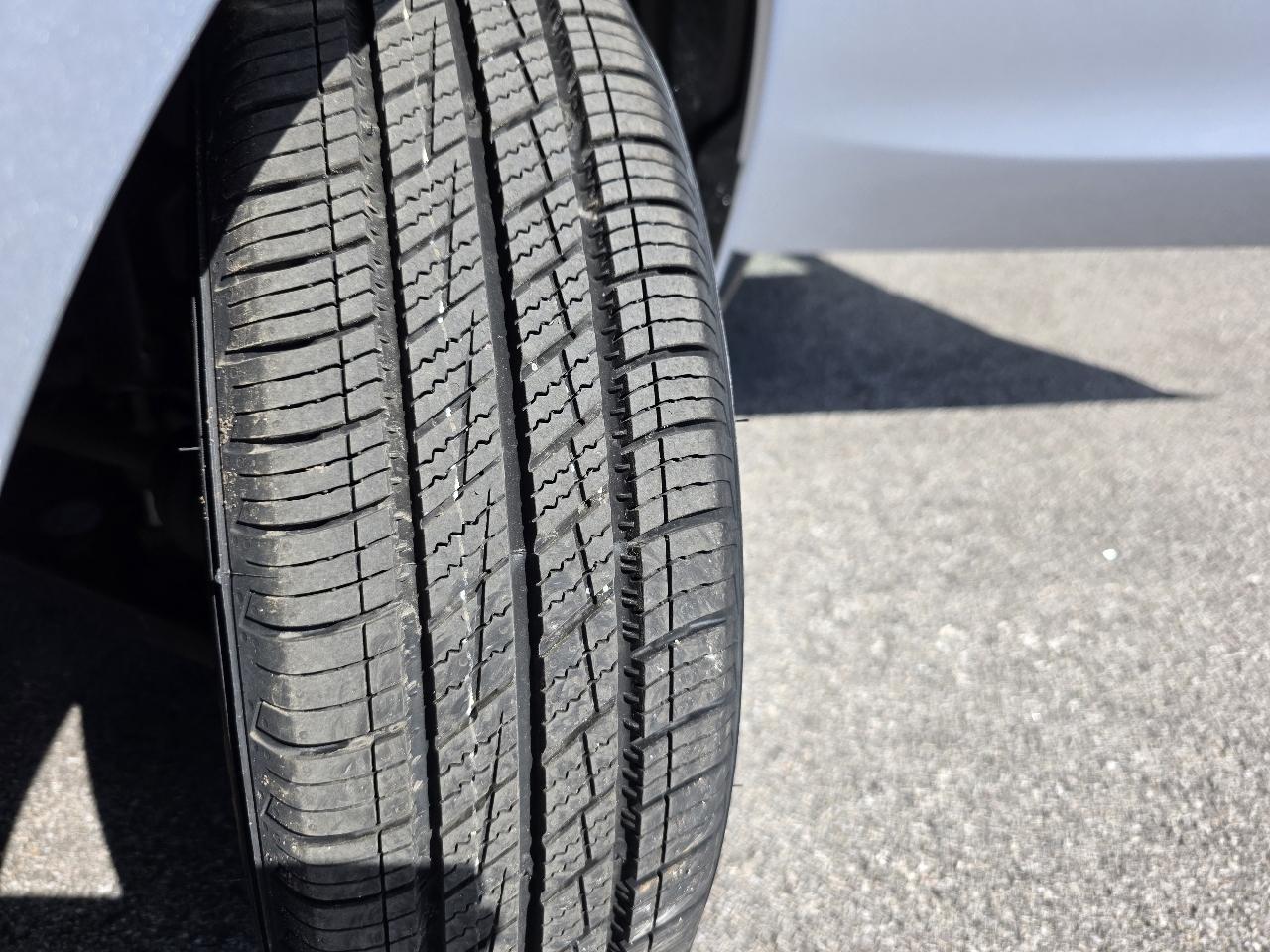 Mitsubishi Mirage ES 2024