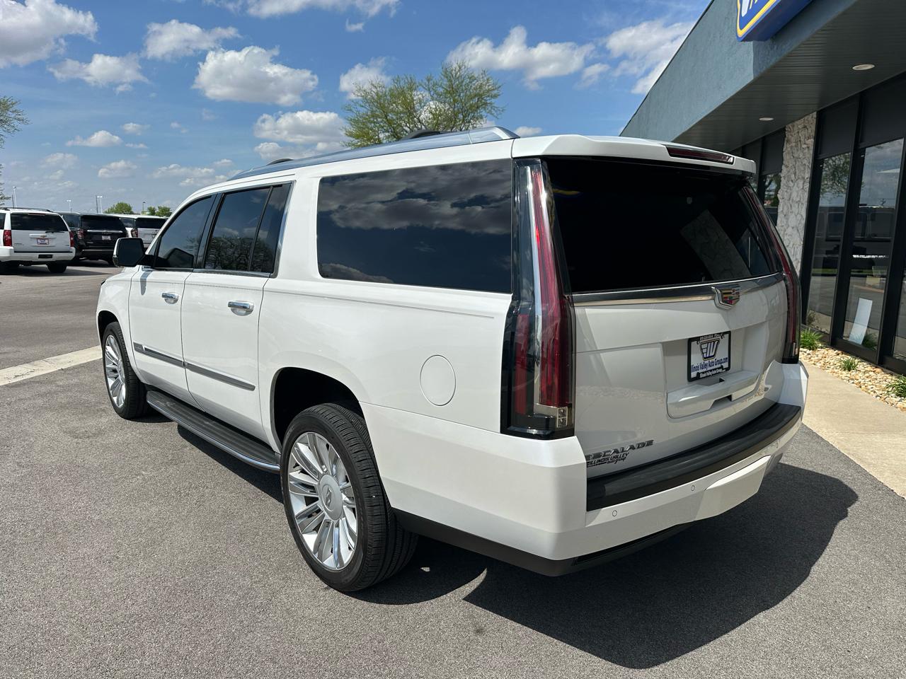 Cadillac Escalade ESV Luxury 4WD 2016