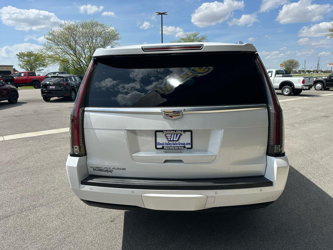 Cadillac Escalade ESV Luxury 4WD 2016