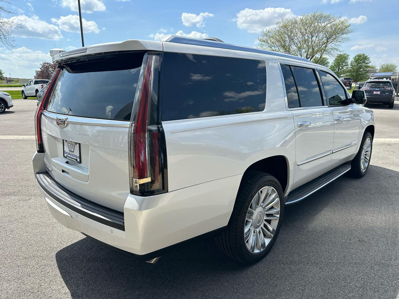 Cadillac Escalade ESV Luxury 4WD 2016