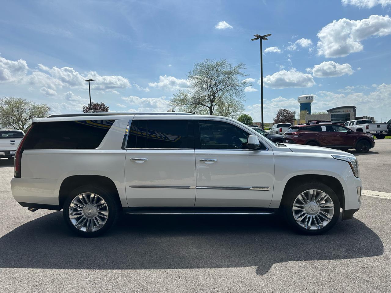Cadillac Escalade ESV Luxury 4WD 2016