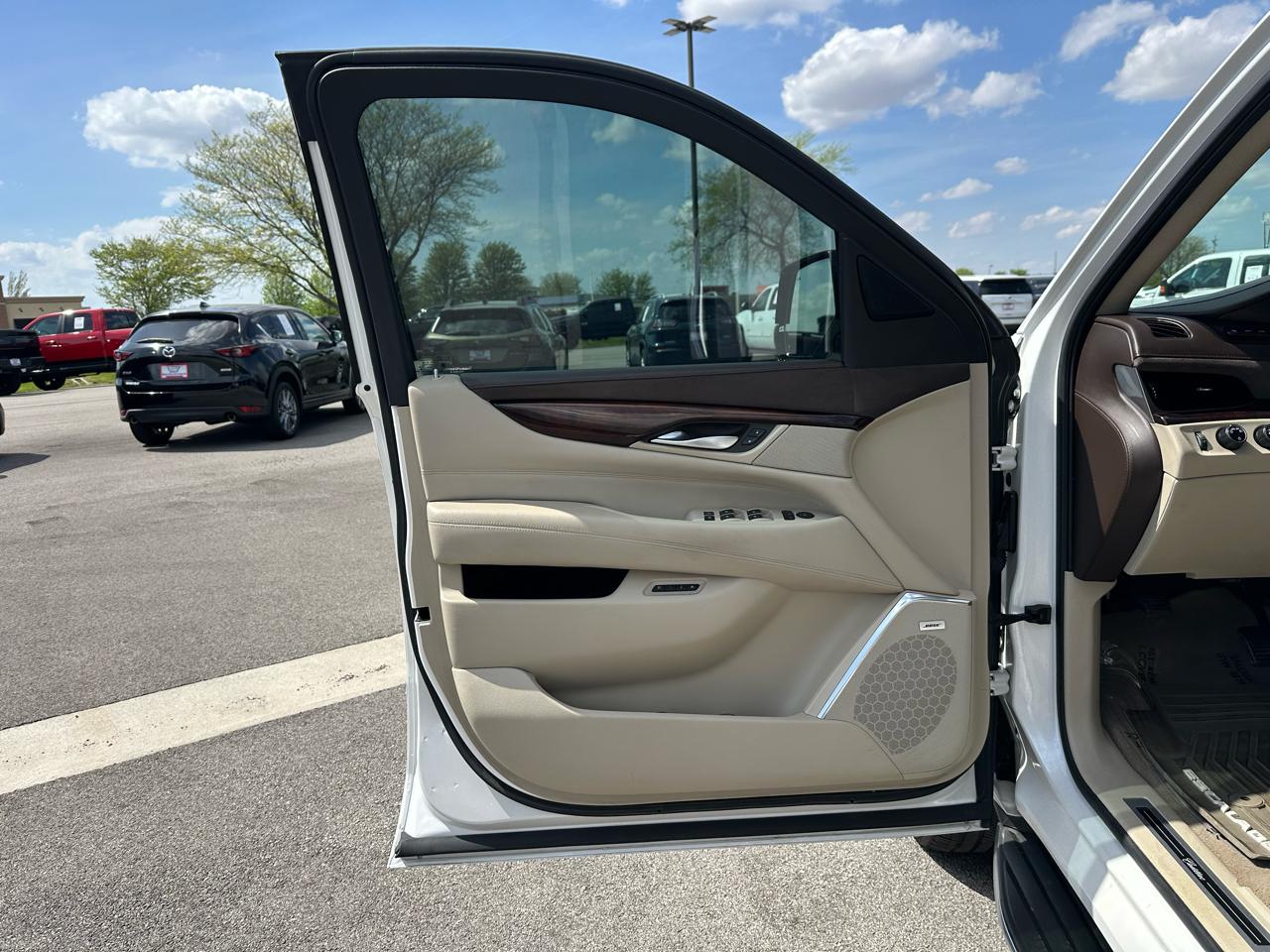 Cadillac Escalade ESV Luxury 4WD 2016