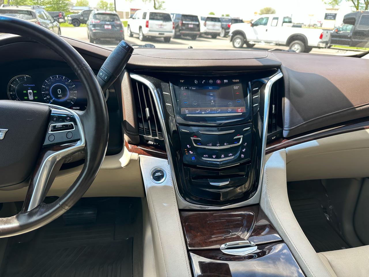 Cadillac Escalade ESV Luxury 4WD 2016