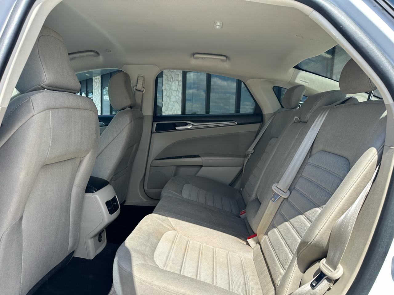 Ford Fusion Hybrid SE 2020