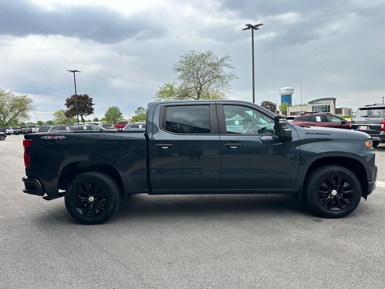 Chevrolet Silverado 1500 Custom Crew Cab Short Box 4WD 2021