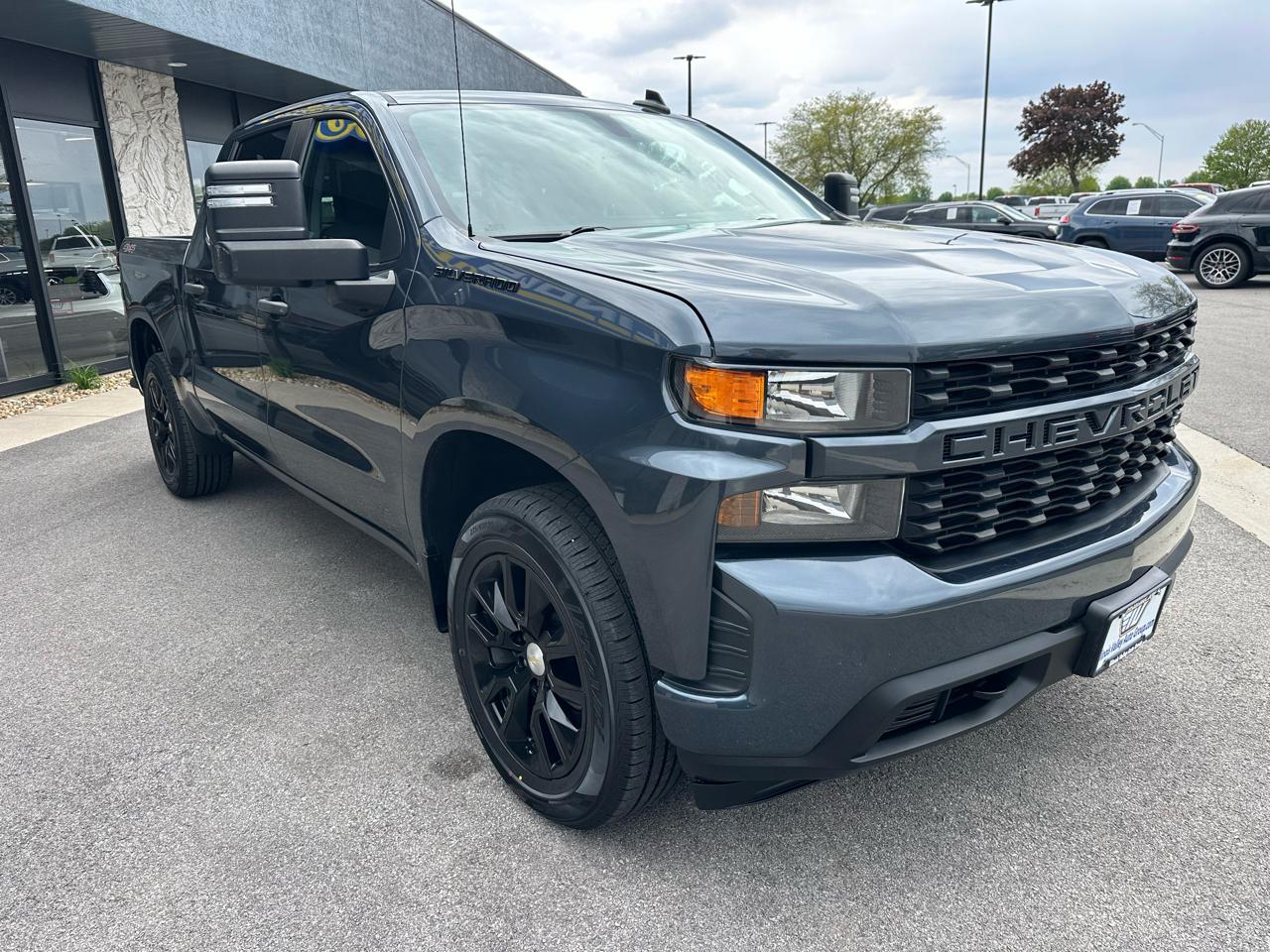 Chevrolet Silverado 1500 Custom Crew Cab Short Box 4WD 2021