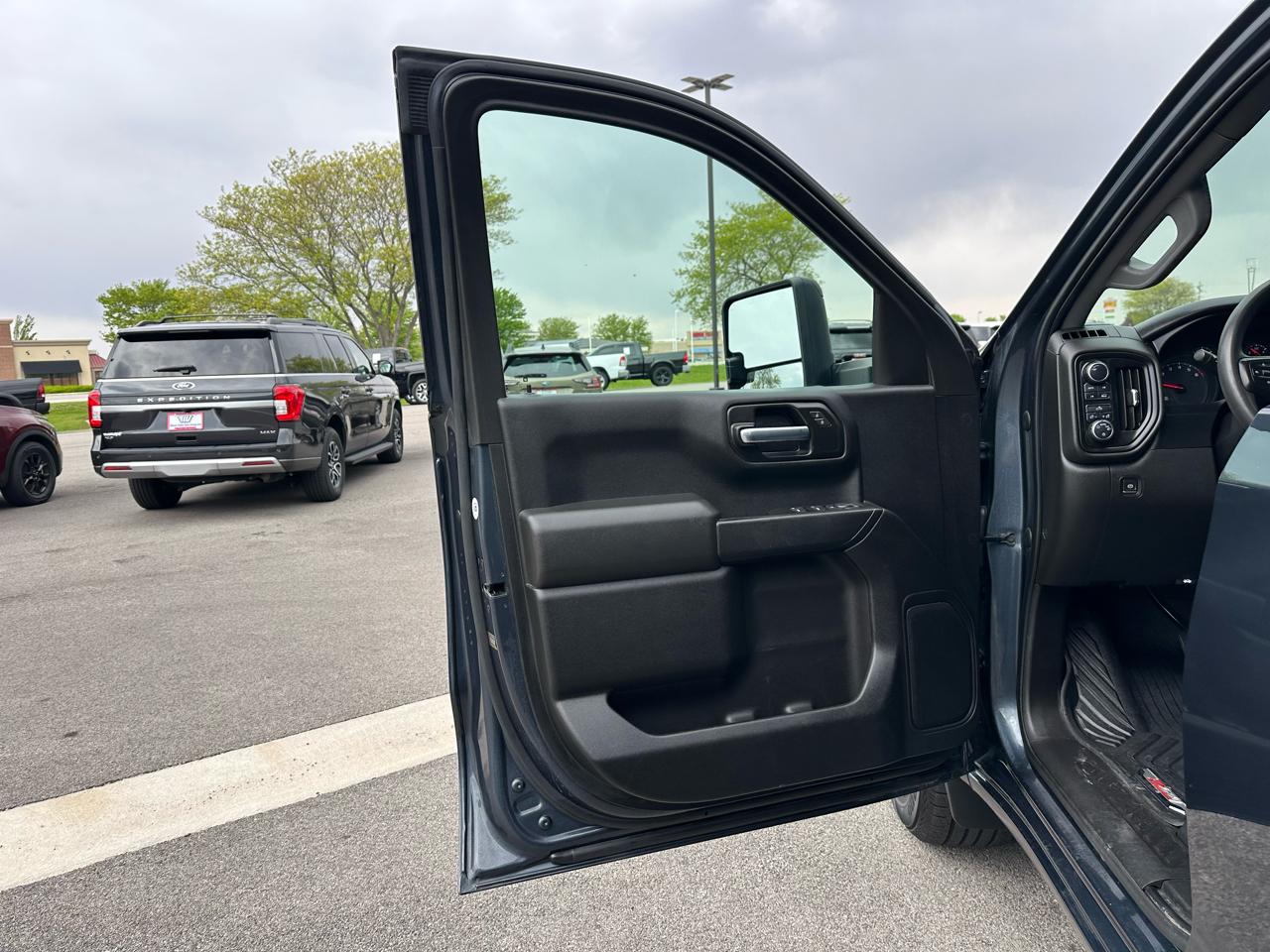 Chevrolet Silverado 1500 Custom Crew Cab Short Box 4WD 2021