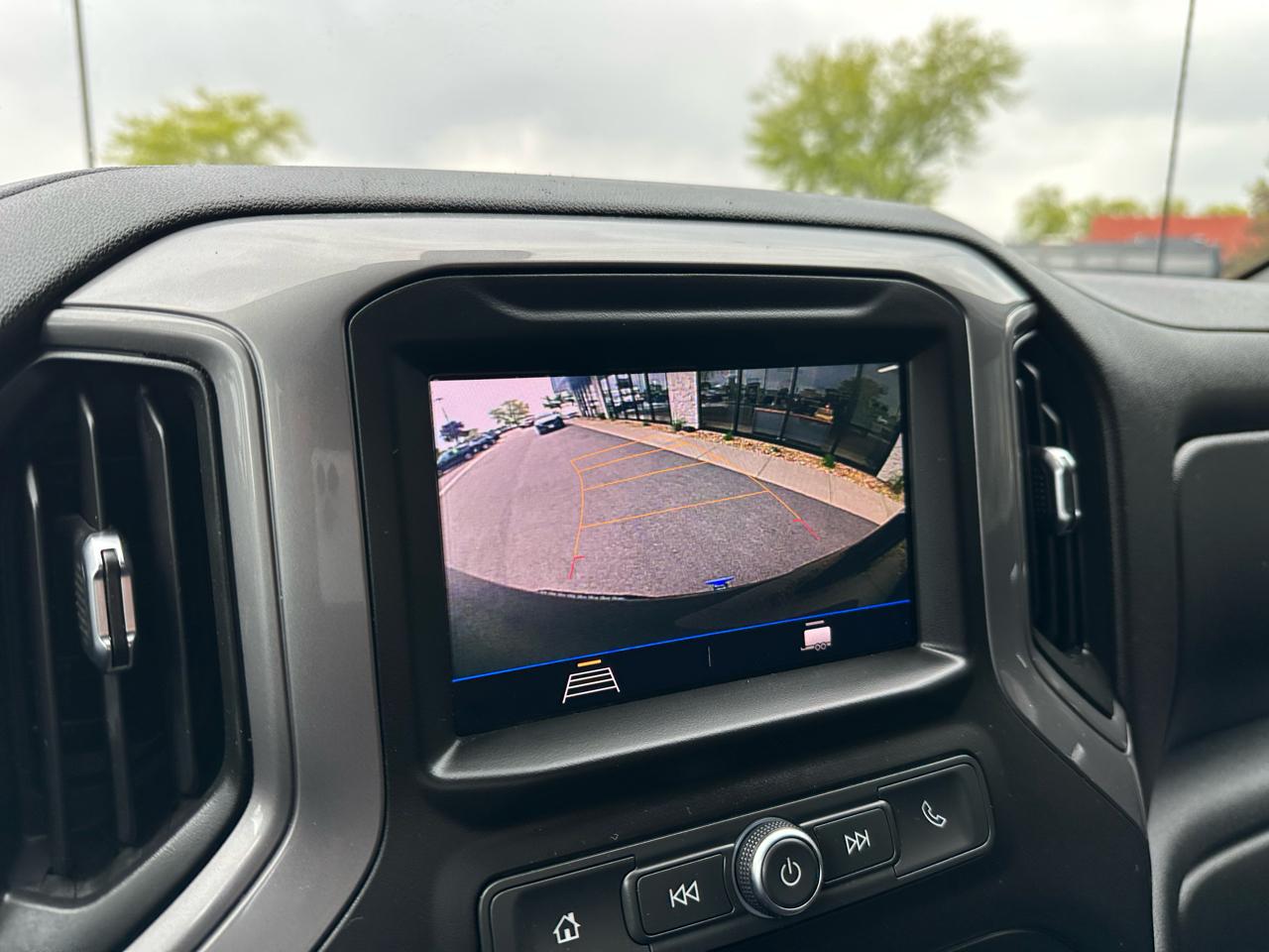 Chevrolet Silverado 1500 Custom Crew Cab Short Box 4WD 2021