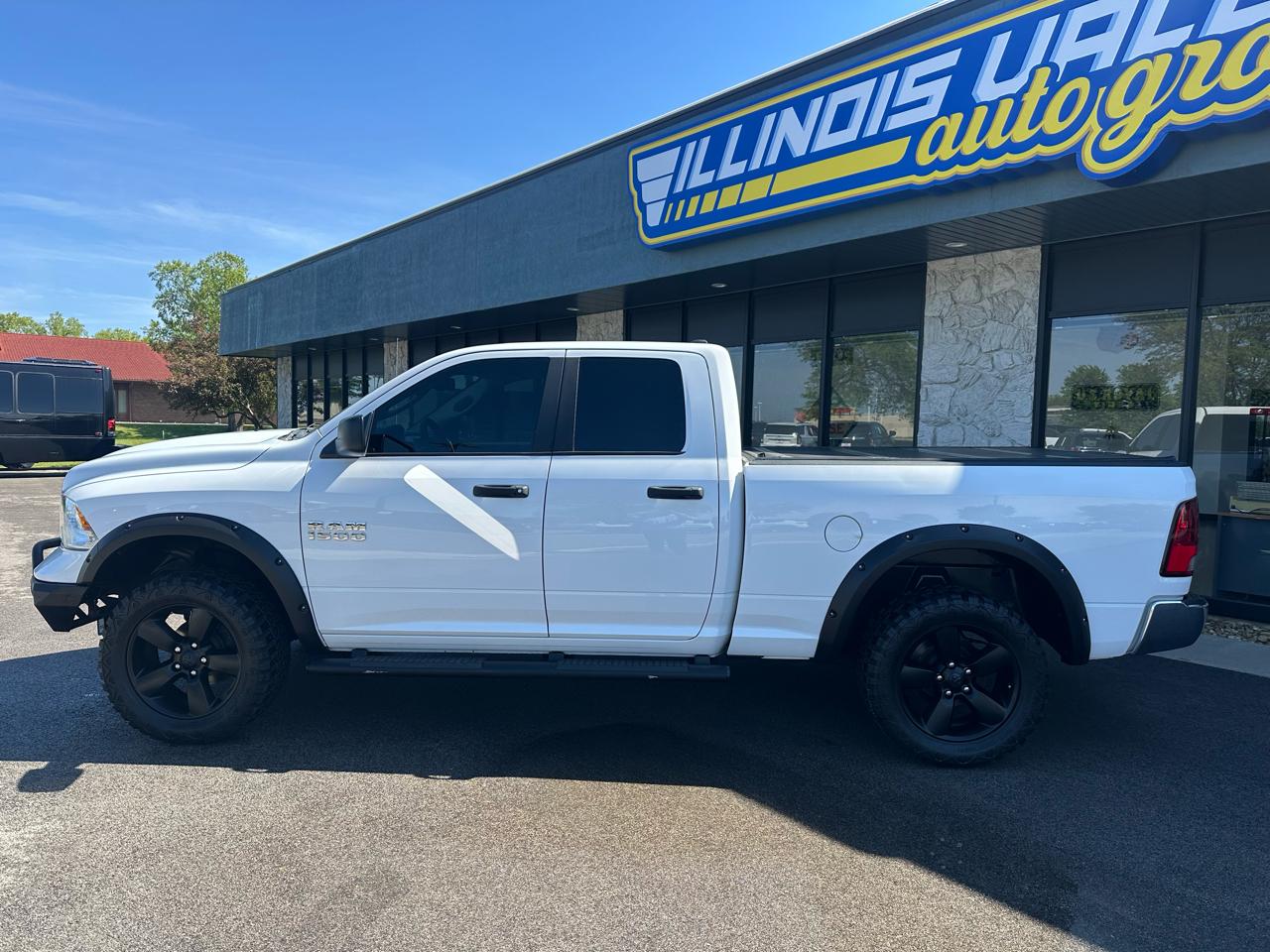 RAM 1500 Outdoorsman 4x4 Crew Cab 5'7" Box 2017