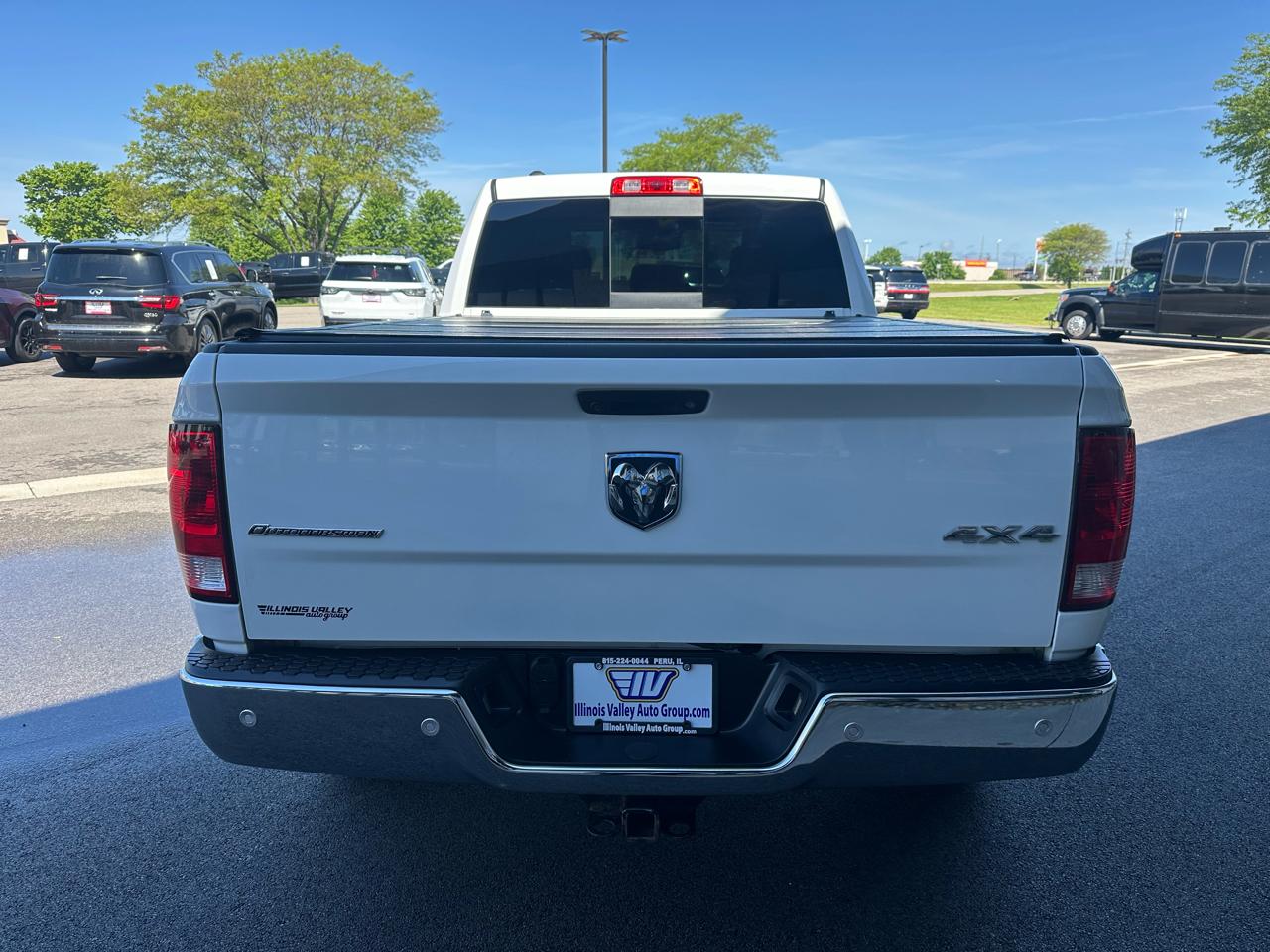 RAM 1500 Outdoorsman 4x4 Crew Cab 5'7" Box 2017