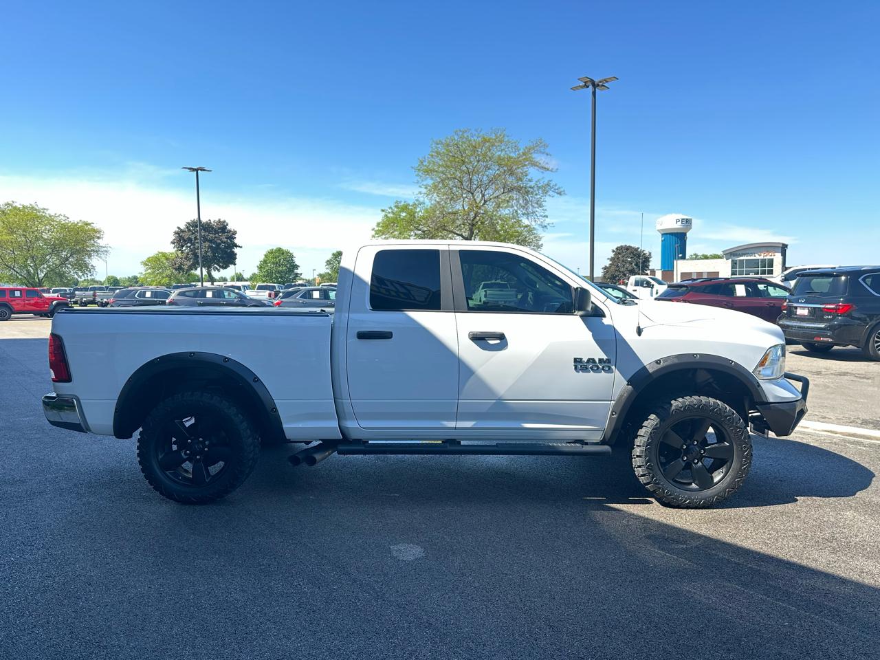RAM 1500 Outdoorsman 4x4 Crew Cab 5'7" Box 2017