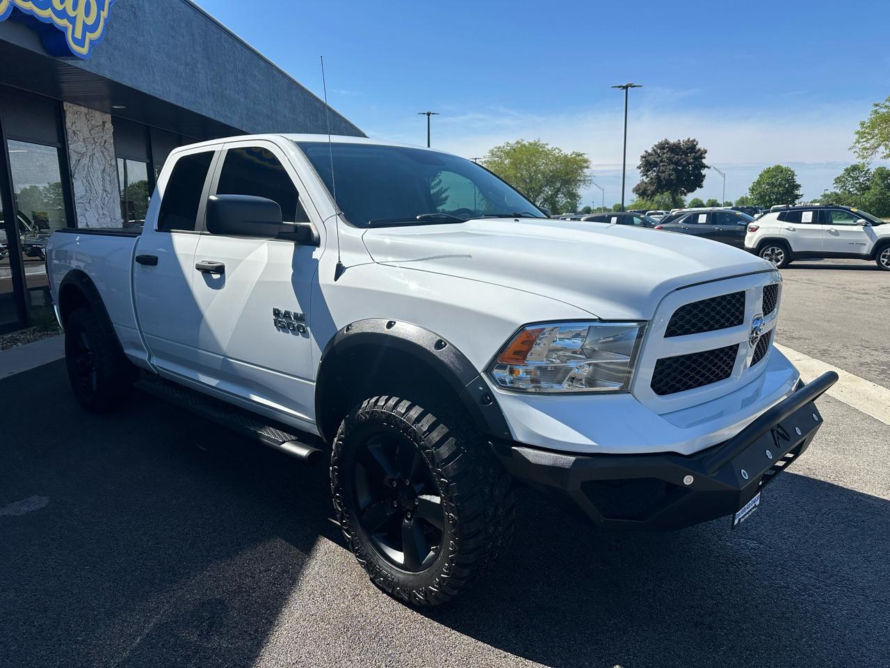 RAM 1500 Outdoorsman 4x4 Crew Cab 5'7" Box 2017