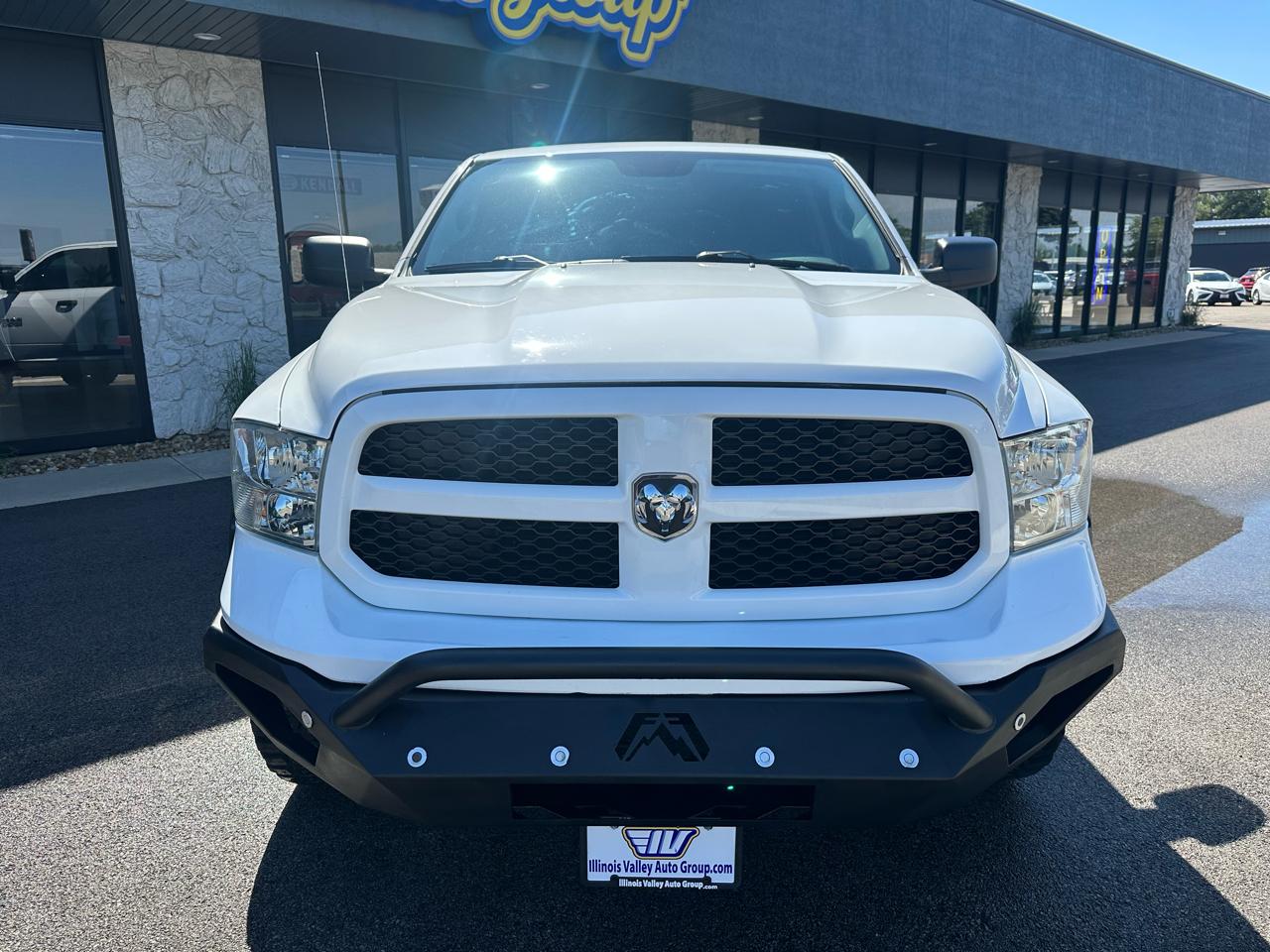 RAM 1500 Outdoorsman 4x4 Crew Cab 5'7" Box 2017