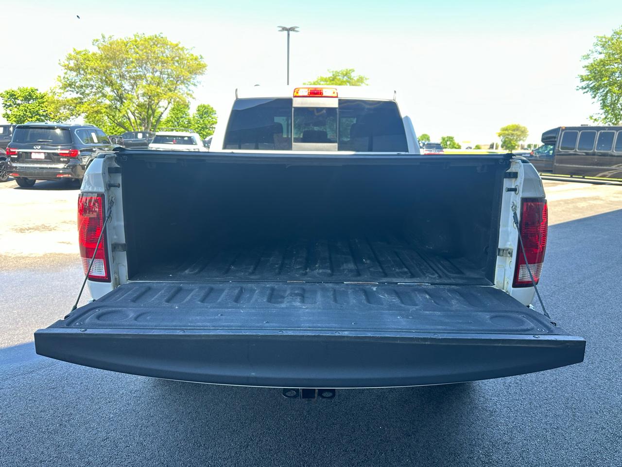 RAM 1500 Outdoorsman 4x4 Crew Cab 5'7" Box 2017