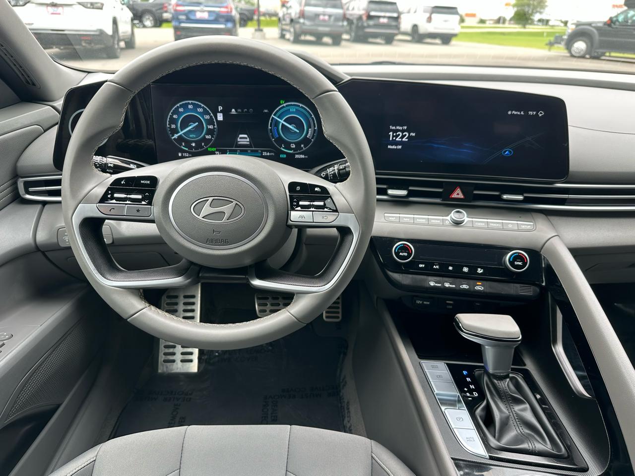 Hyundai Elantra Hybrid  2025