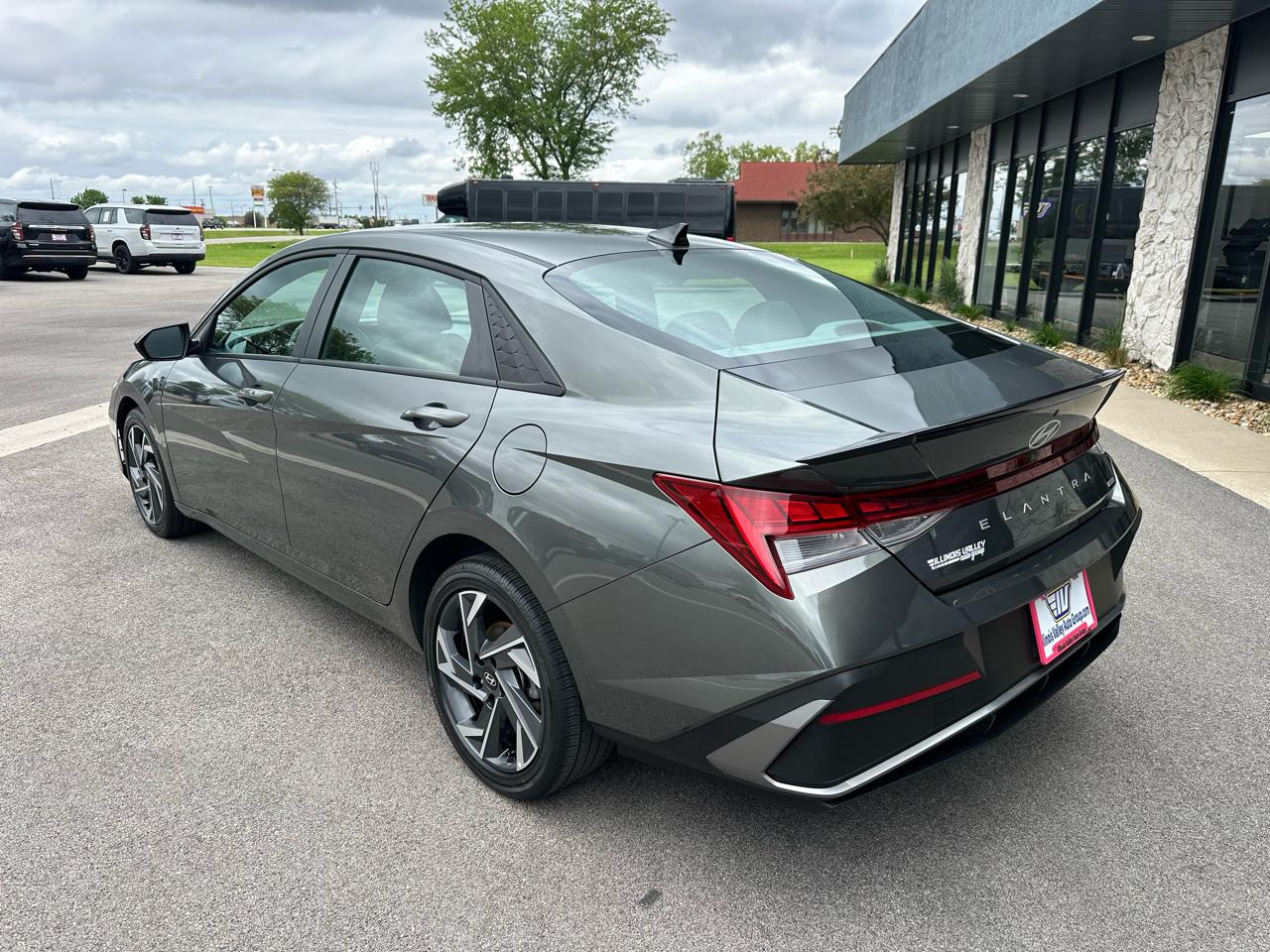 Hyundai Elantra Hybrid  2025