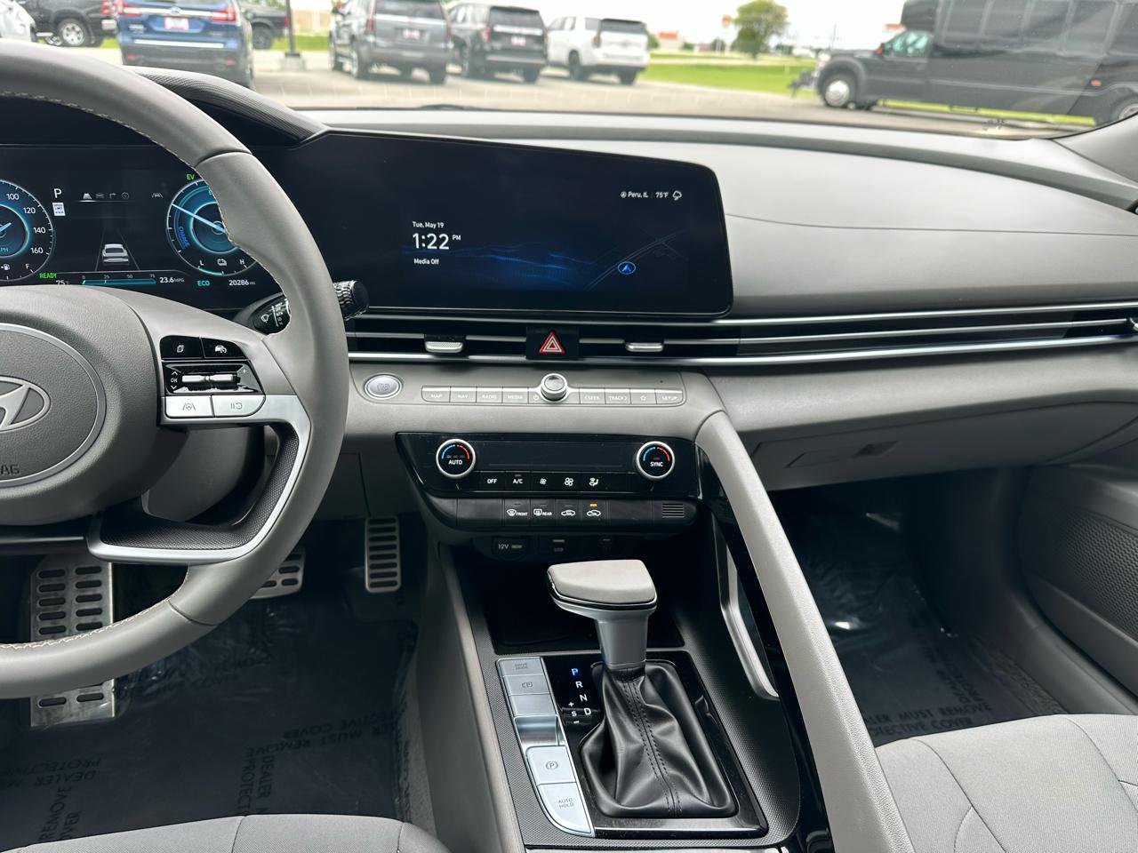 Hyundai Elantra Hybrid  2025