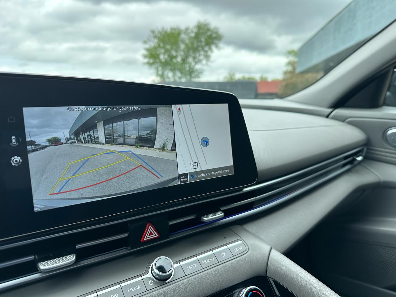 Hyundai Elantra Hybrid  2025