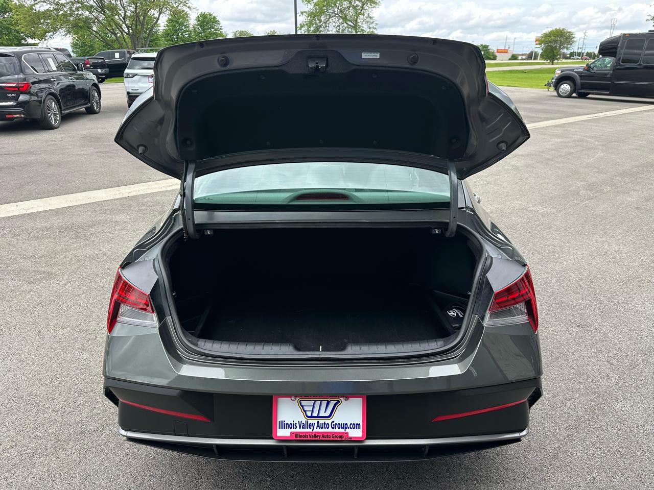 Hyundai Elantra Hybrid  2025