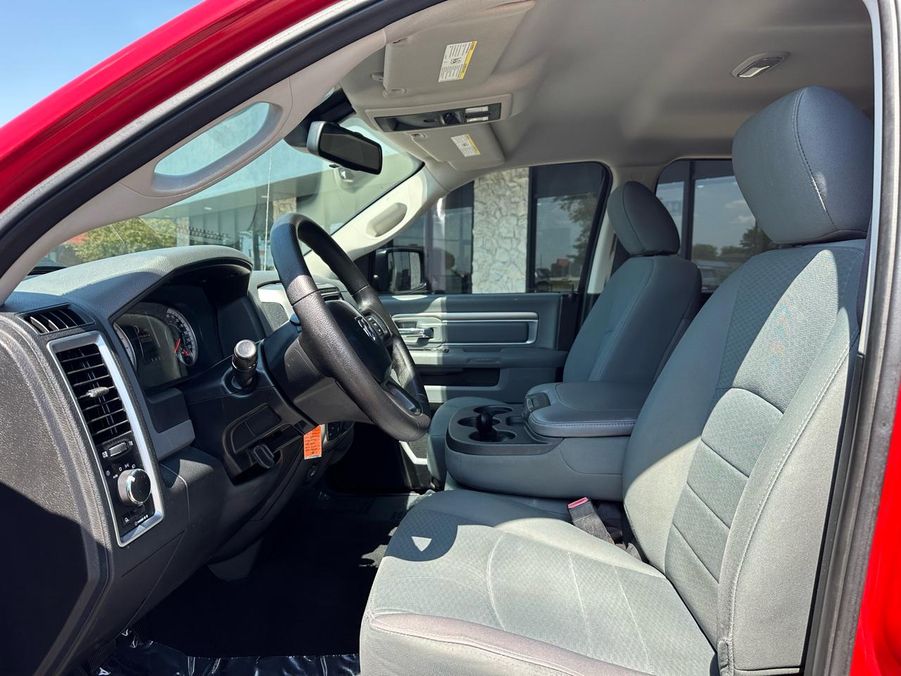 RAM 1500 SLT Quad Cab 4WD 2016