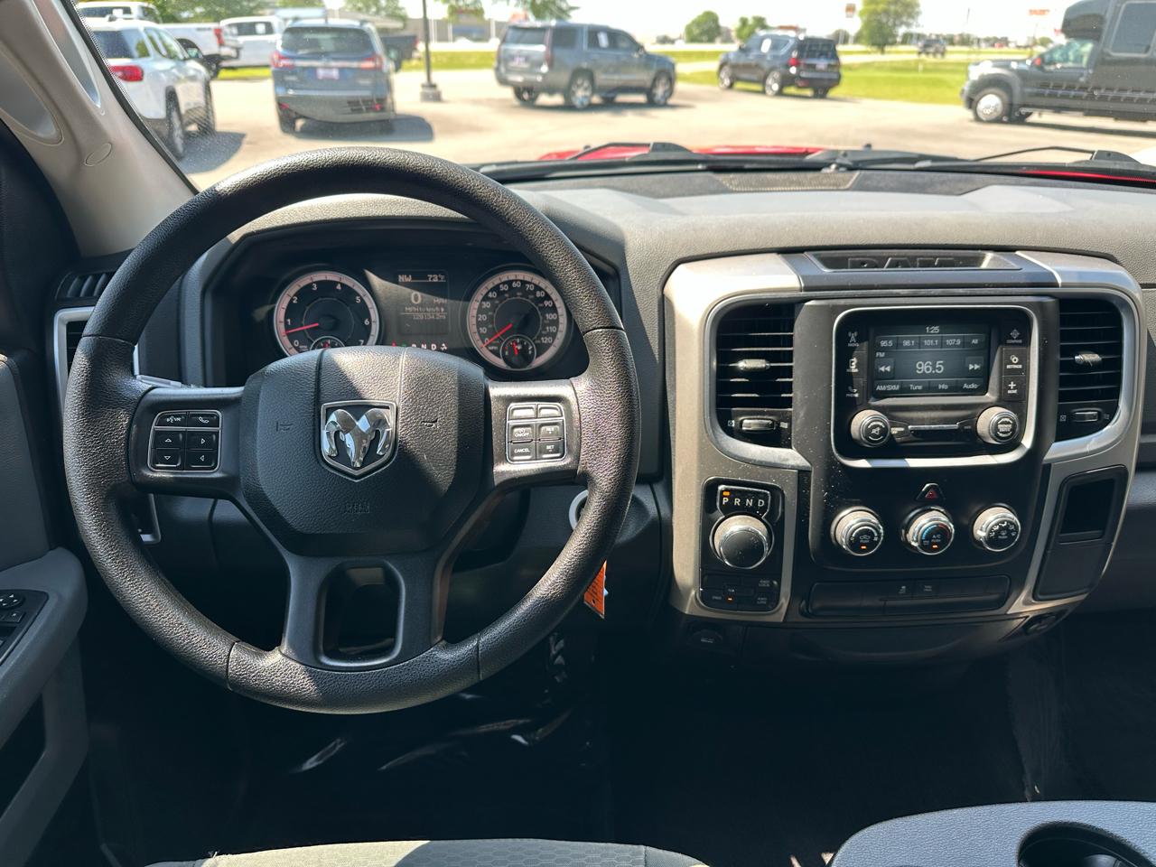 RAM 1500 SLT Quad Cab 4WD 2016