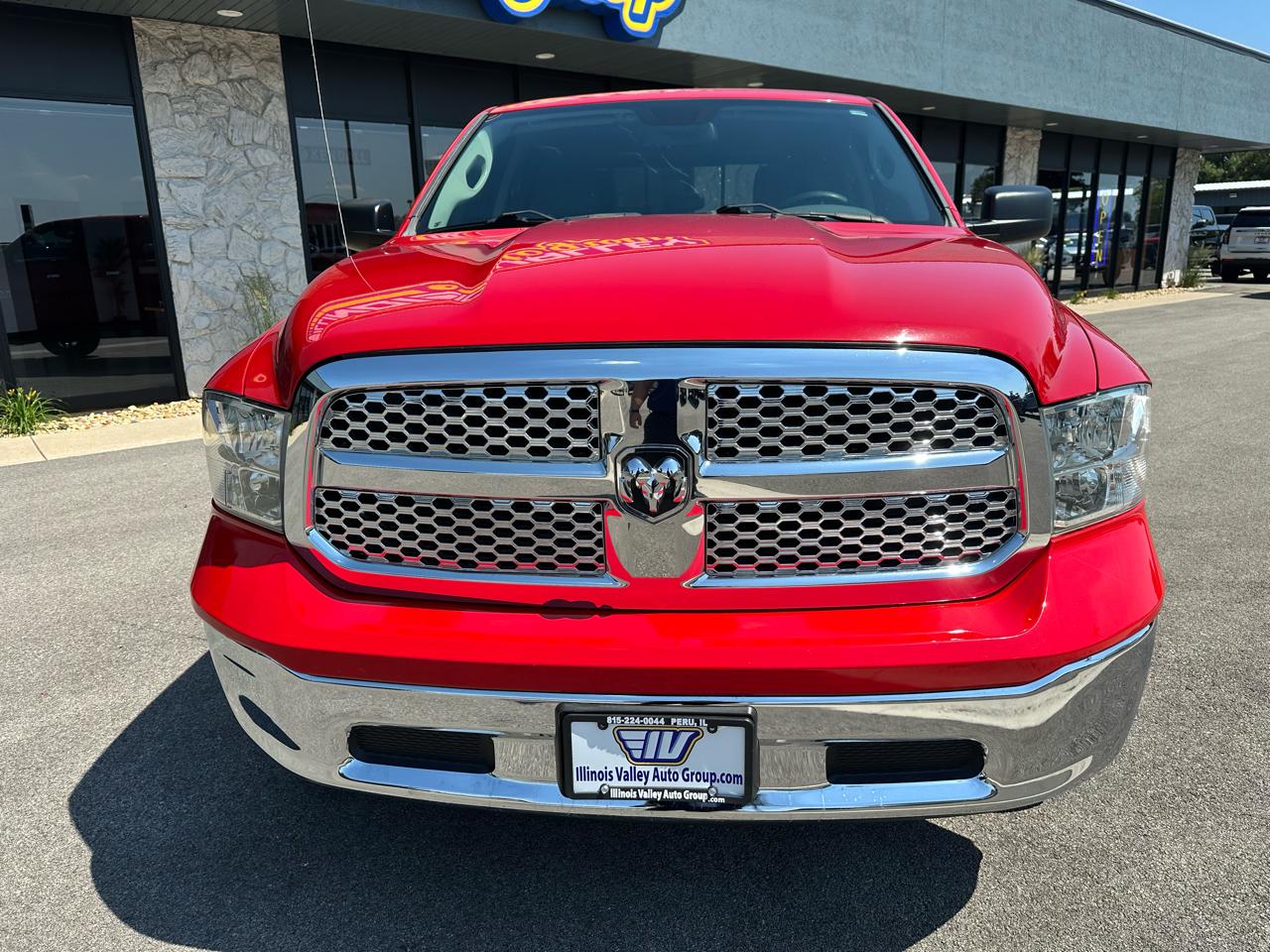 RAM 1500 SLT Quad Cab 4WD 2016